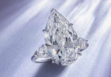 A HARRY WINSTON DIAMOND RING SOLD BY HINDMAN IN SEPTEMBER FOR $362,500.